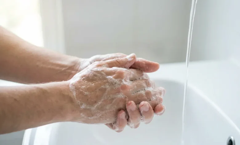 غسل اليدين بالطريقة الطبية الصحيحة